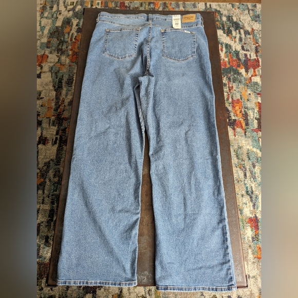 NWT Levi Strauss High-rise Loose Straight Jeans, Size 22 - Picture 2 of 12
